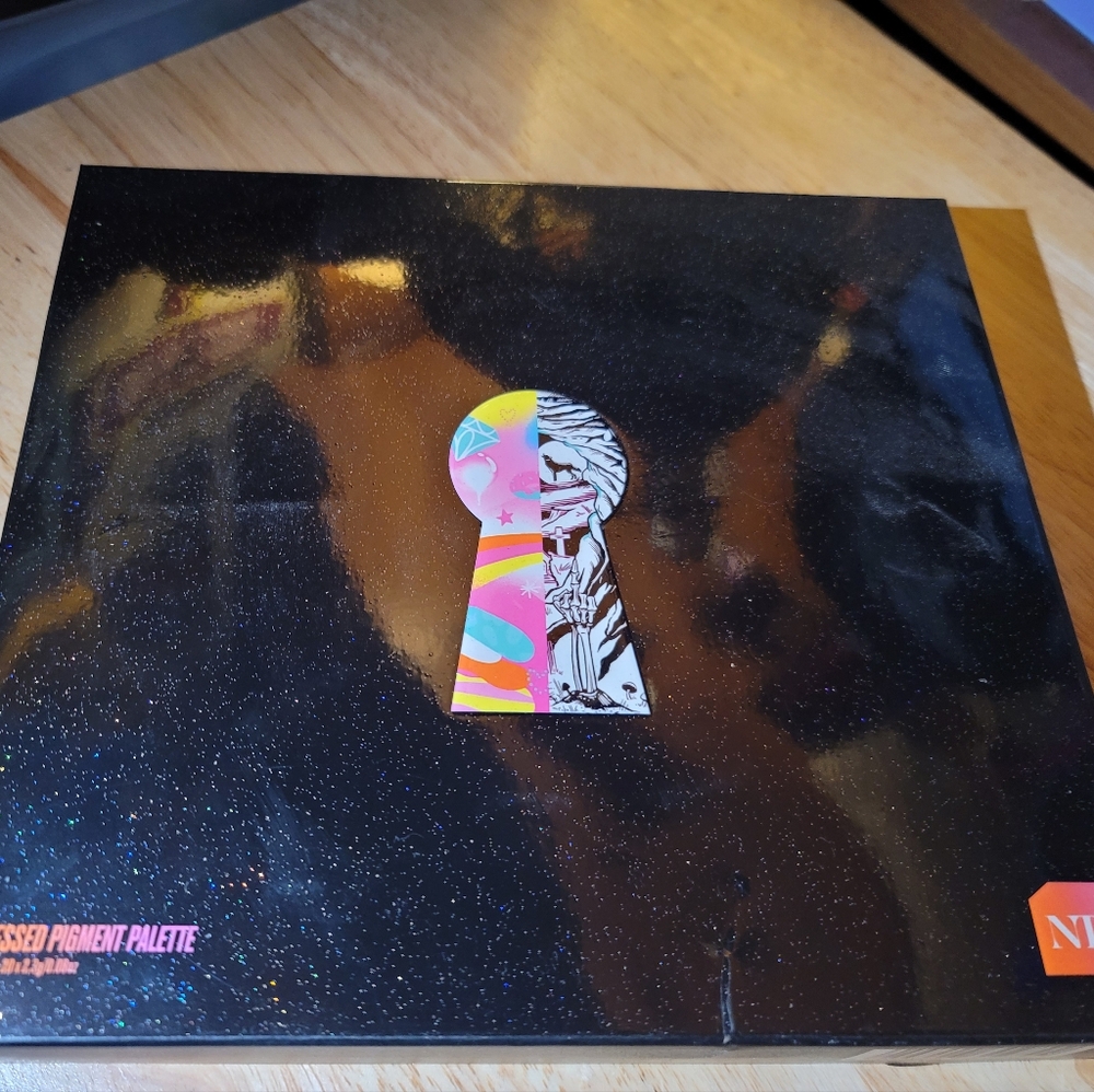 Nikki tutorials x beautybea eyeshadow pallet